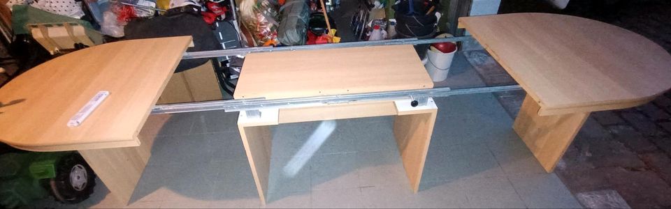 Esszimmer Tisch ausziehbar mit 3 extra Platten in Arnstein