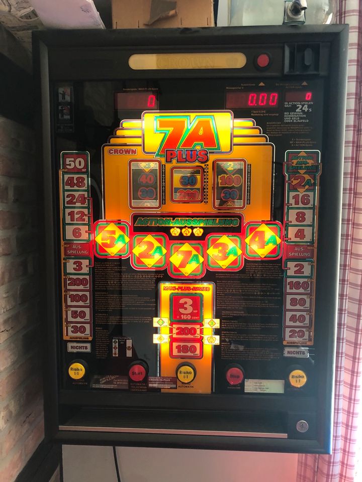 Spielautomat Crown 7A Plus in Hamburg