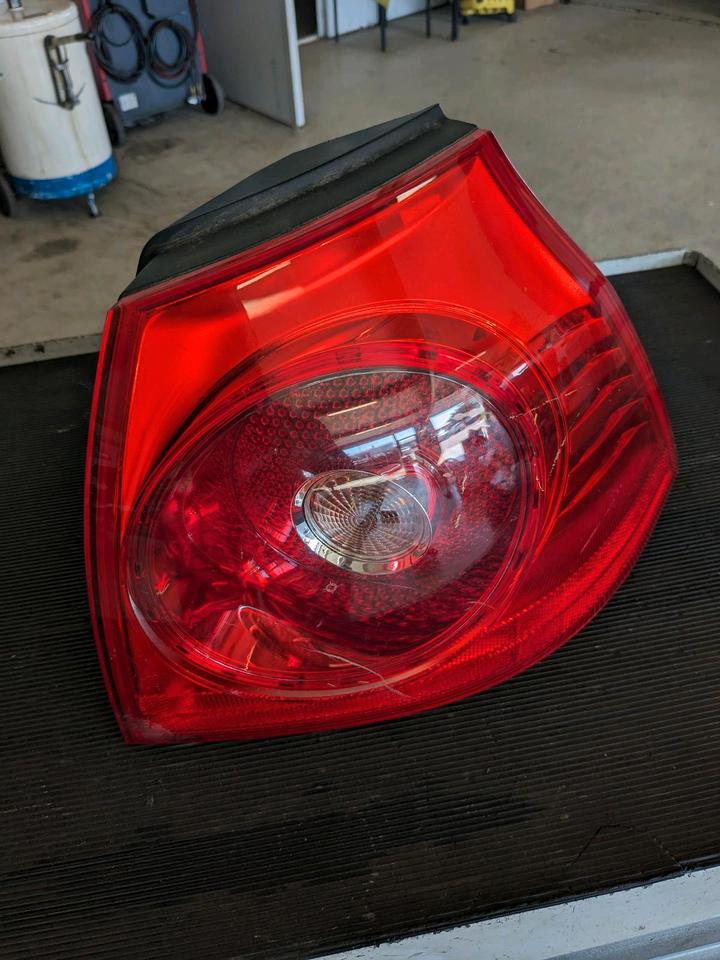 VW Golf V Rücklicht Heckleuchte hinten rechts 1K6945096E in Dillingen (Donau)
