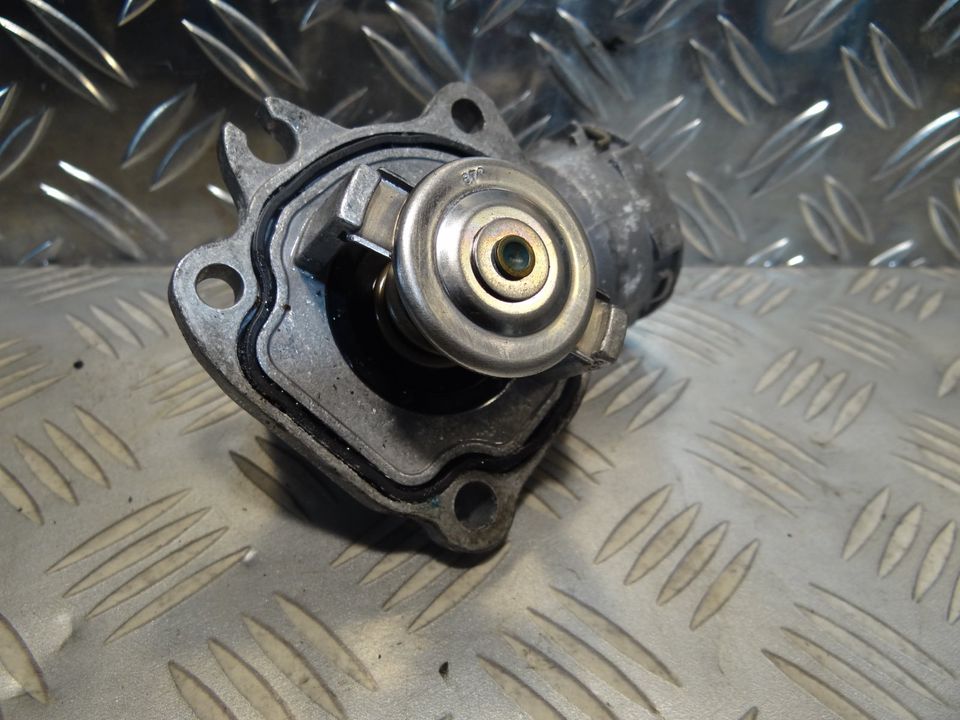 Mercedes W204 C-Klasse Thermostat OM642 C320 CDI A6422000215 in Regensburg