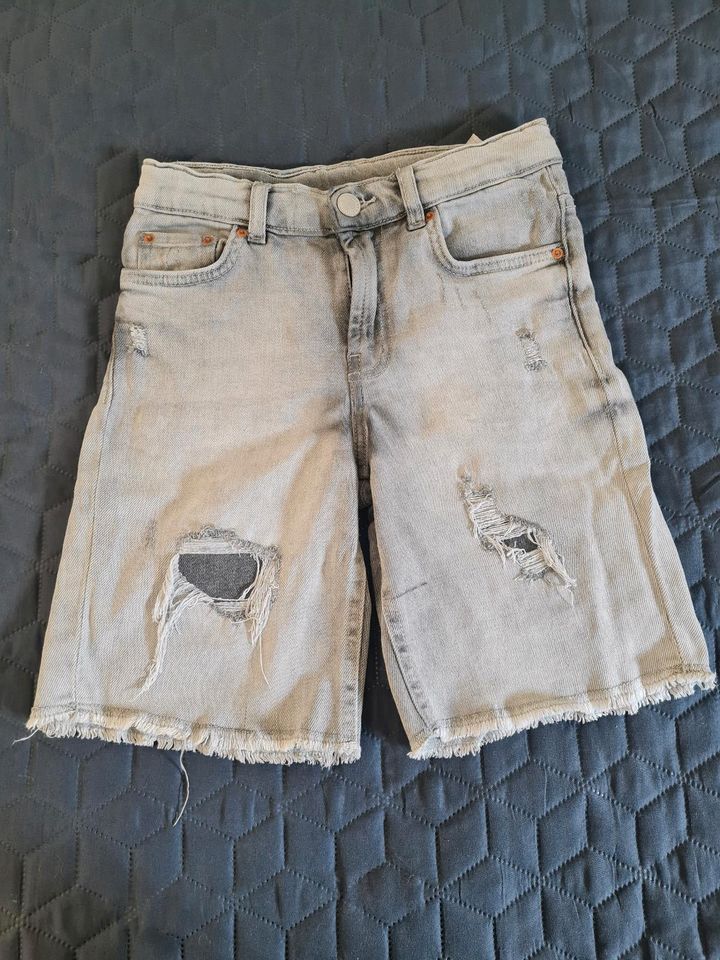 Jeansshorts Gr. 134 von Zara grau in Delmenhorst