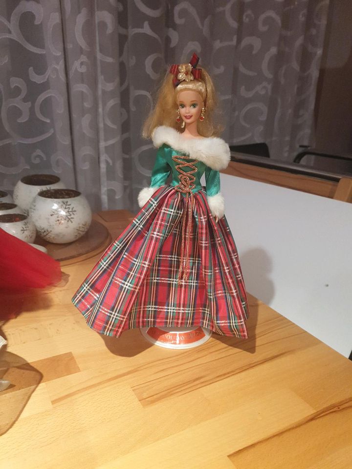 Barbie Happy Holidays Gala unbespielt aus Vitrine. Guter Zustand. in Wies