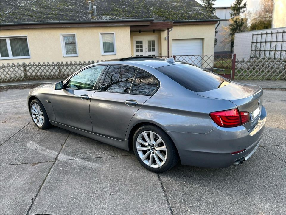 BMW 530D Vollausstattug 8 Gang Automatik keyless Acc Head up in Berlin