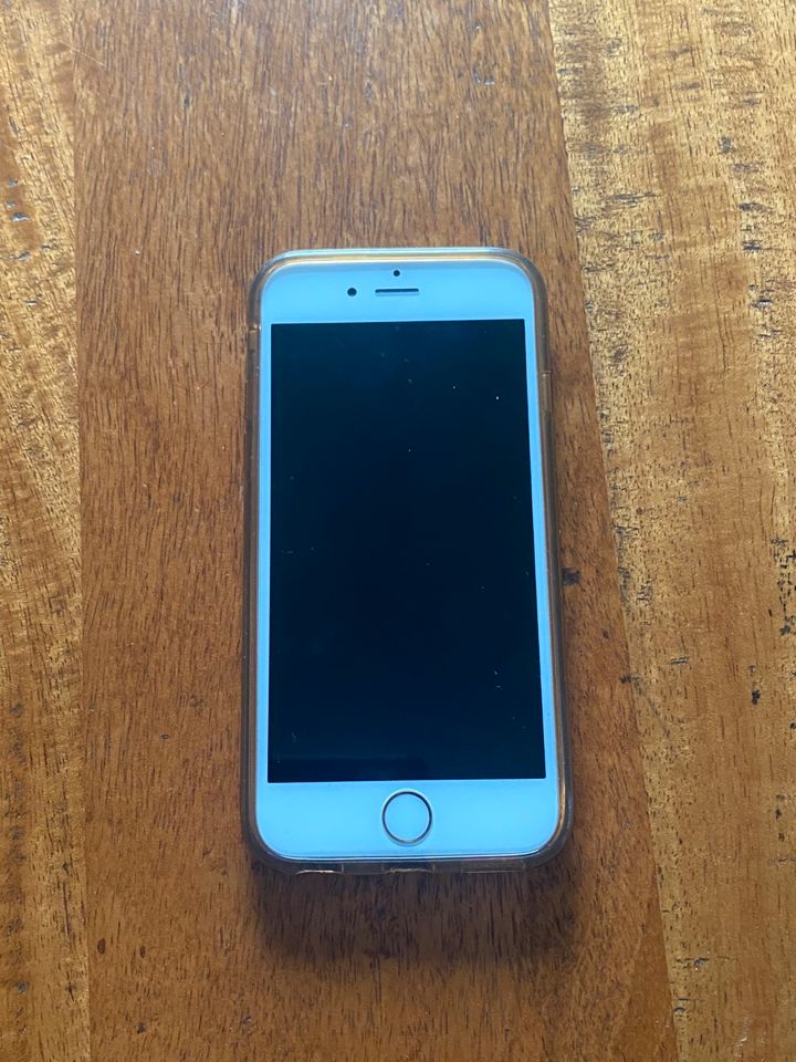 iPhone 6s 64gb mit Hülle (ohne SIM lock) in Unterhaching