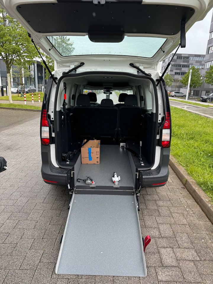 VW Caddy Maxi | Behindertengerecht + Rampe | NEU ohne Anmeldung in Düsseldorf