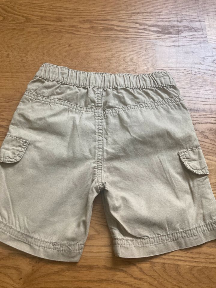 Kurze Hose Shorts Größe 86 in Wiesbaden