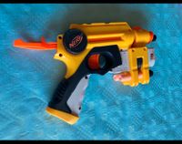 Nerf Firestrike mit Ziellicht und 3 Pfeilen Hessen - Rodgau Vorschau