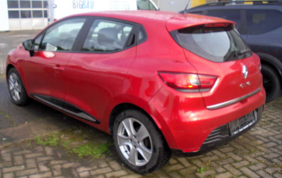 Renault Clio 4 1,2 75 PS Dynamqie in Magdeburg
