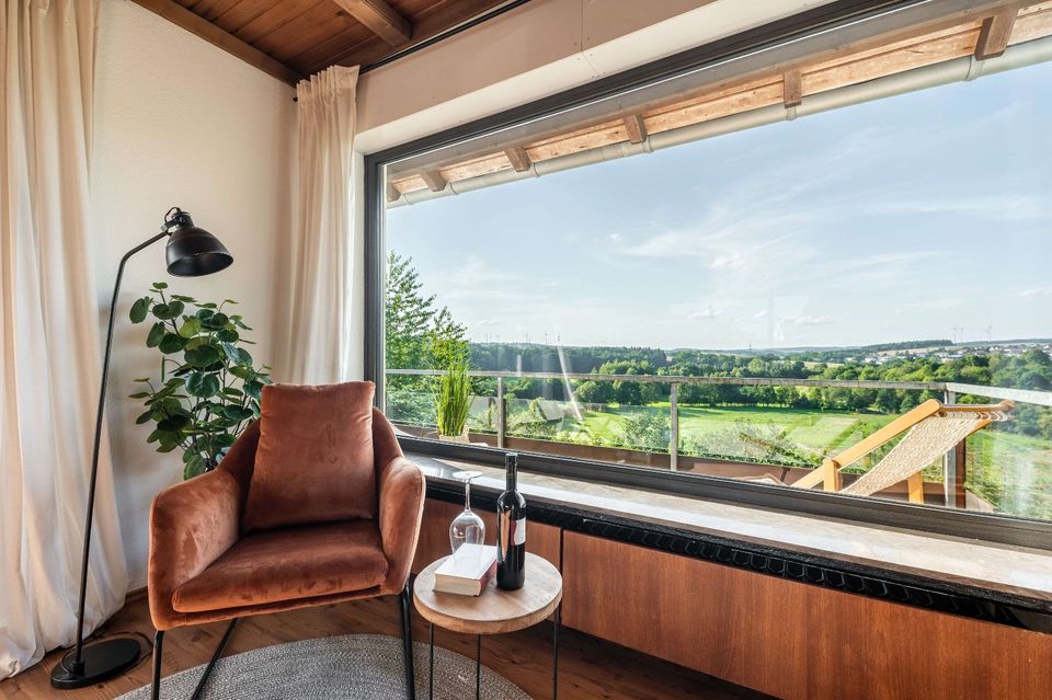 Stilvoller Bungalow mit einzigartigem Ausblick ins Tal vom Logenplatz-Balkon (käuferprovisionsfrei) in Simmern