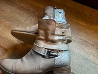 2 Paar MJus Stiefel Siefelette Gr 39 Absatz grau und braun Hessen - Altenstadt Vorschau