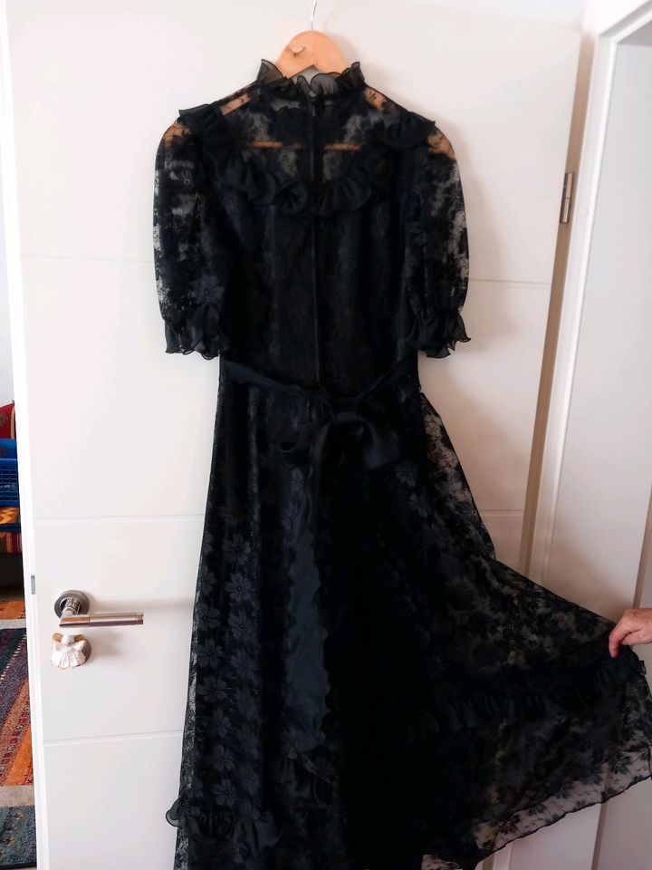 Schwarzes Kleid (Gothic) in Reinheim