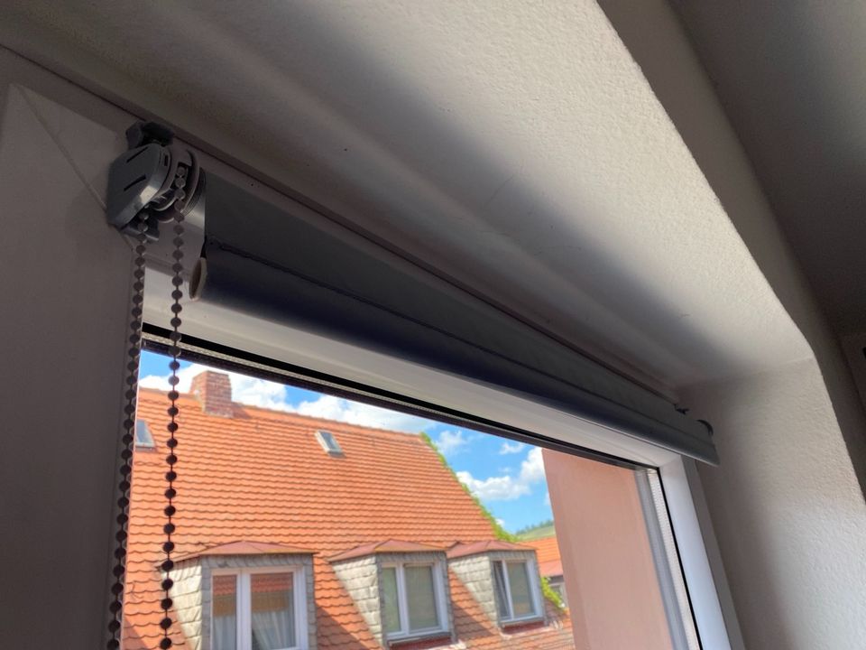 Fenster Rollo Rollvorhang Verdunkelung grau top Zustand in Würzburg