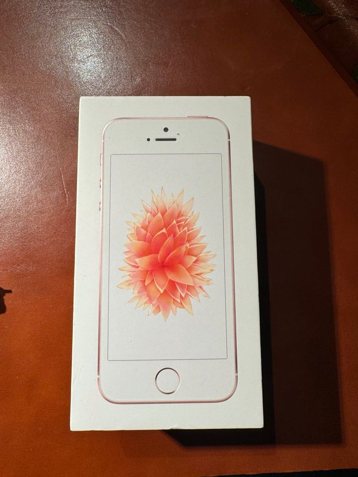 IPhone SE 2016, 32GB in roségold in Aurich