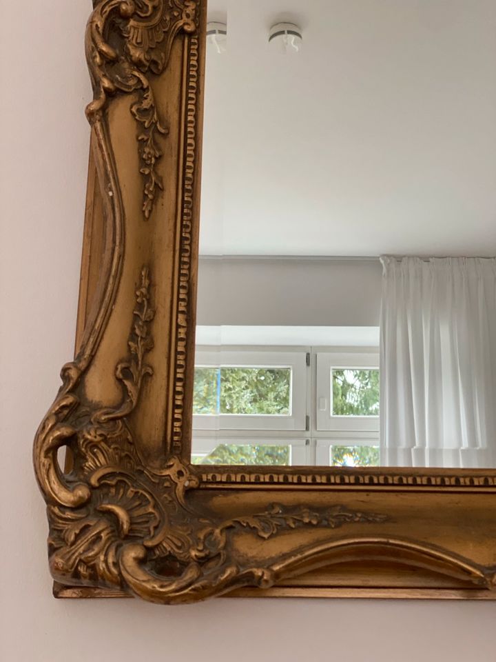 Antiker goldener Spiegel in Bielefeld