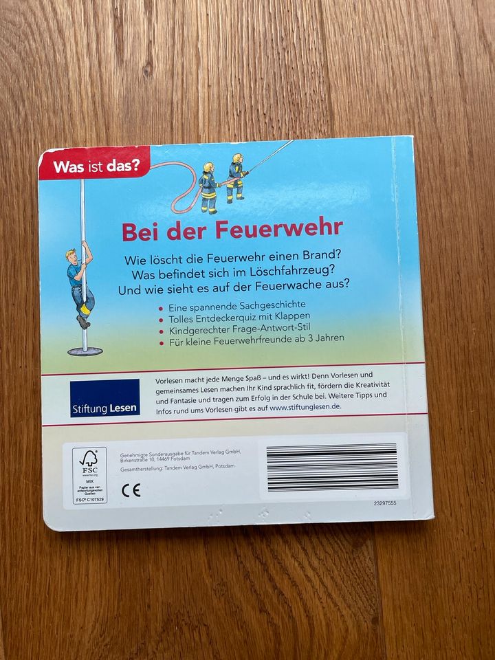 Was ist das? / Kinderbuch / Bei der Feuerwehr / Klappenquiz in Plochingen