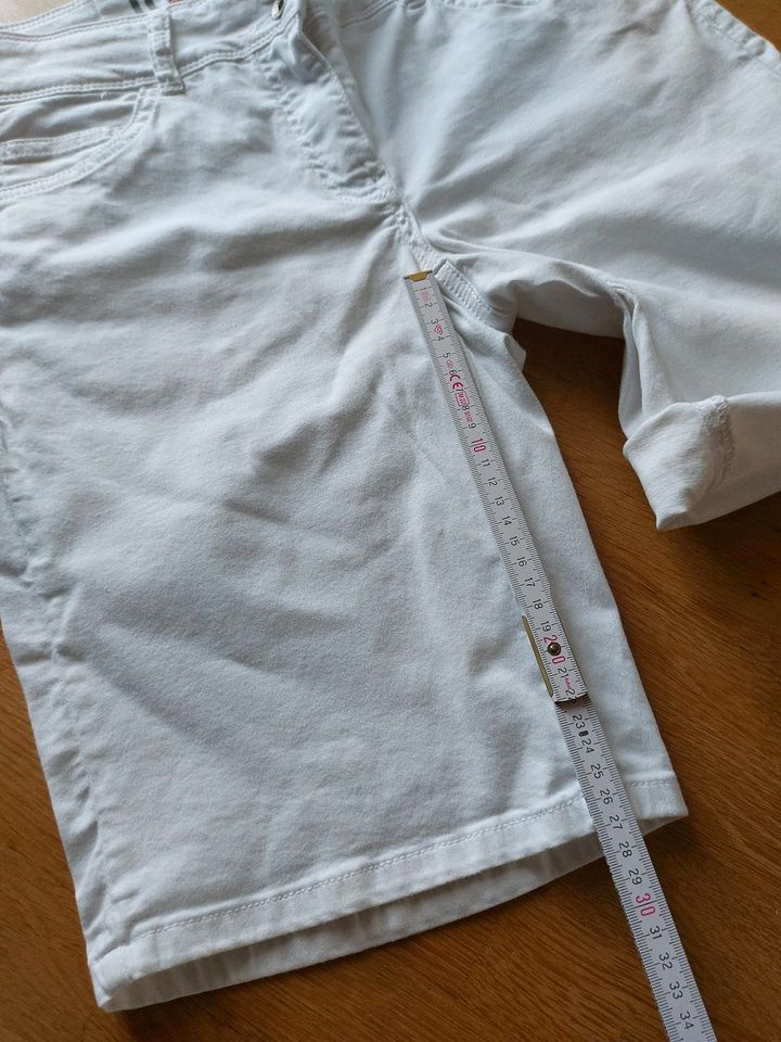 Weiße Bermuda / Jeans Shorts von Cecil Gr. 31 ,,Neuwertig " in Moers