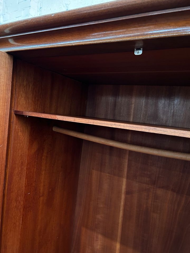 Kleiderschrank/vintage/midcentury/Stange/50er/Vollholz/DDR in Berlin