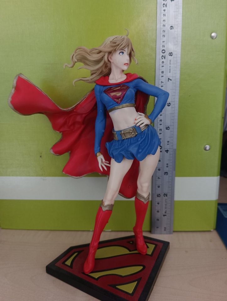 Supergirl PVC Figur in Hallbergmoos