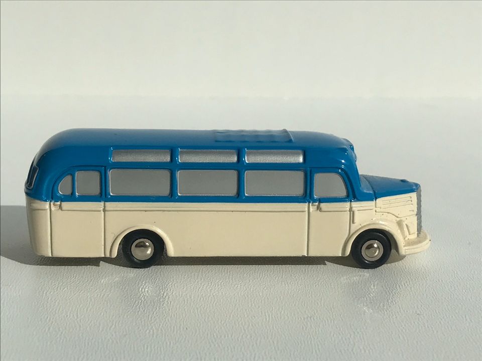 Schuco Piccolo Mercedes Bus blau weiß 0-3500 1:90 Modell in Bargteheide