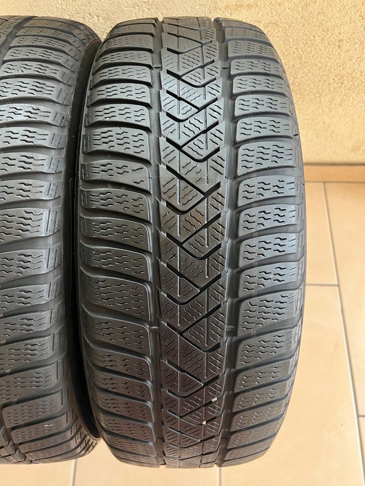 2x 205 60 R16 96H Winterreifen Pirelli 5mm DOT:2517 in Meschede