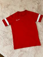 Nike Sport Funktionsshirt Dri-Fit rot Gr.137-147 Brandenburg - Rehfelde Vorschau