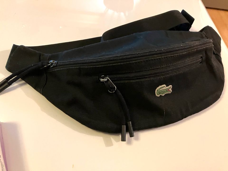 Lacoste Bauchtasche schwarz Gürteltasche Waistback groß in Bad Saulgau