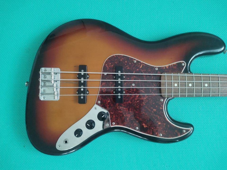 Fender Jazz Bass Japan Sunburst Super Zustand in Bestensee