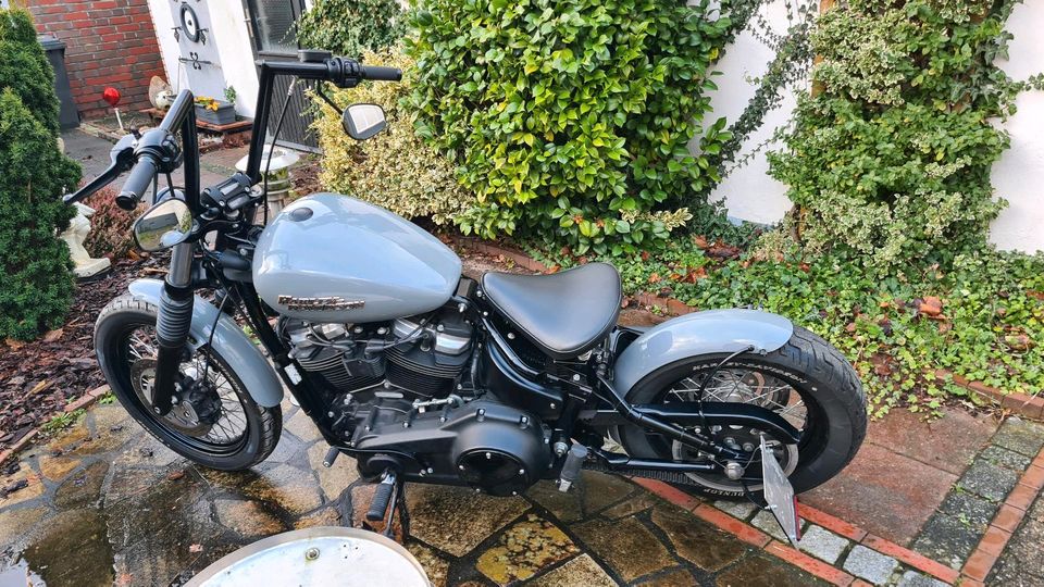 Harley Davidson im Bobber Style umgebaut in Barendorf