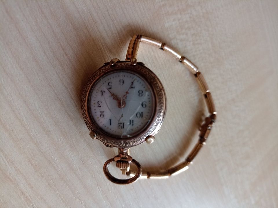 wunderschöne antike Uhr - Sammlerstück - Baujahr 1900 in Leipzig