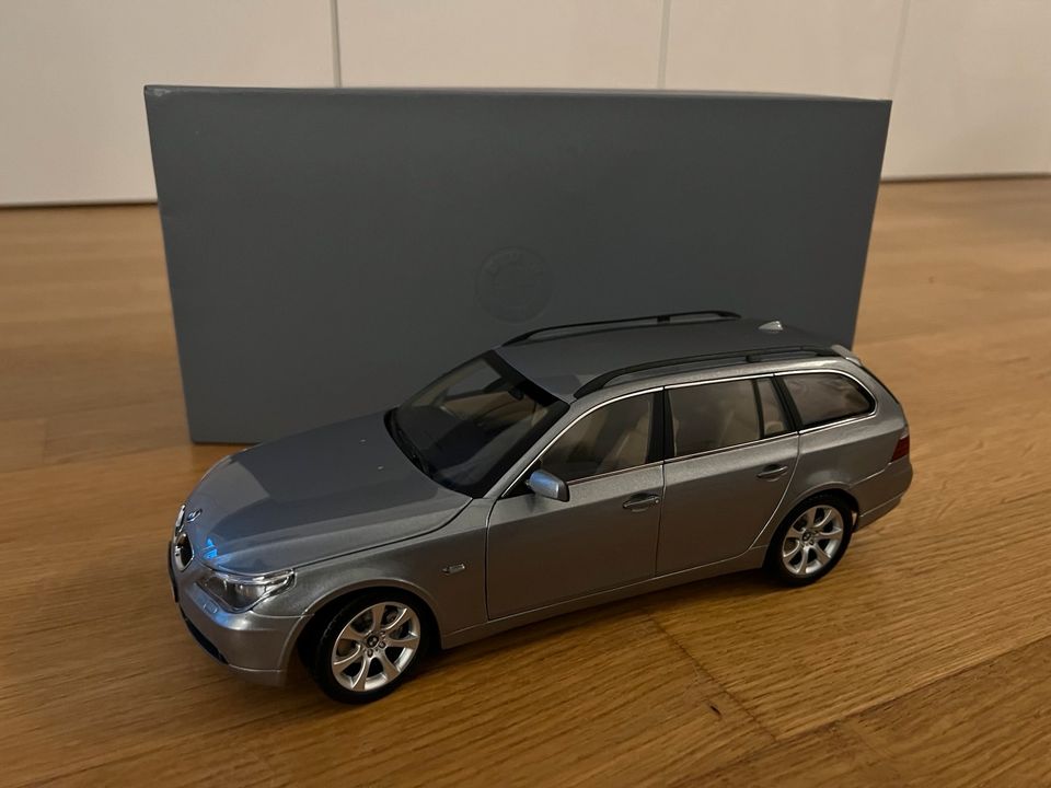 BMW 5er Touring E61 - 1:18 - 80430308413 - Kyosho in München