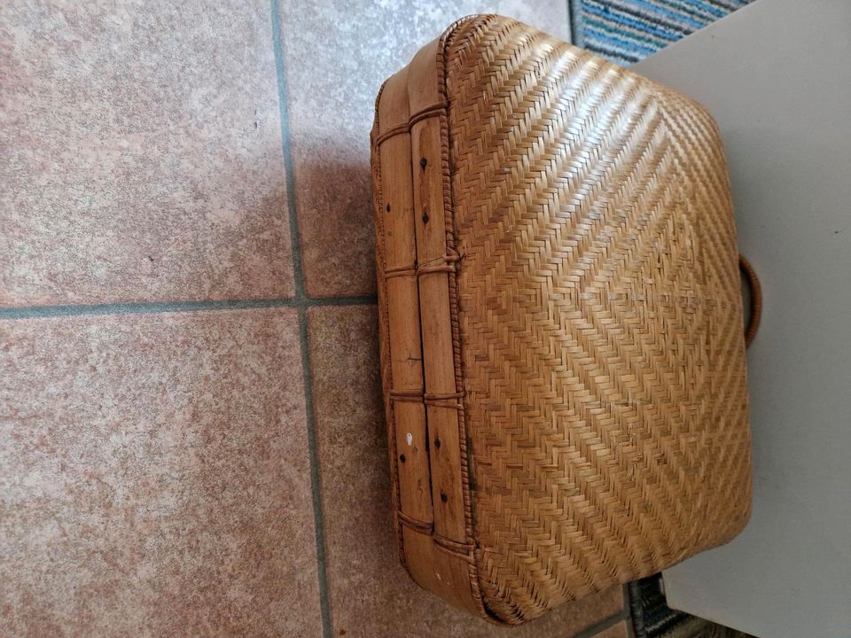 Koffer Holz geflochten vintage Fischgrätenmust Rattan fein in Türkheim