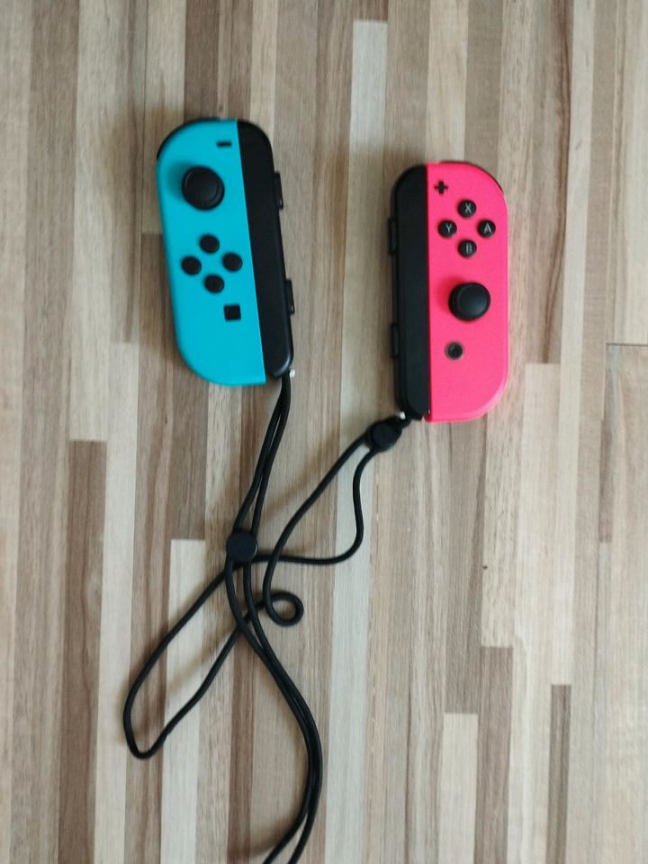 Ich biete meine Nintendo Switch mit Zubehör an in Minden