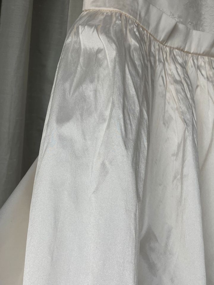 Kleid, Hochzeit, Sommer, Mädchen; creme; Marks & Spencer; Gr. 152 in München