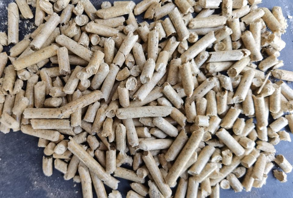 Helle Premium Holzpellets Pellets - 1.050kg - ENPlus + A1 in Swisttal