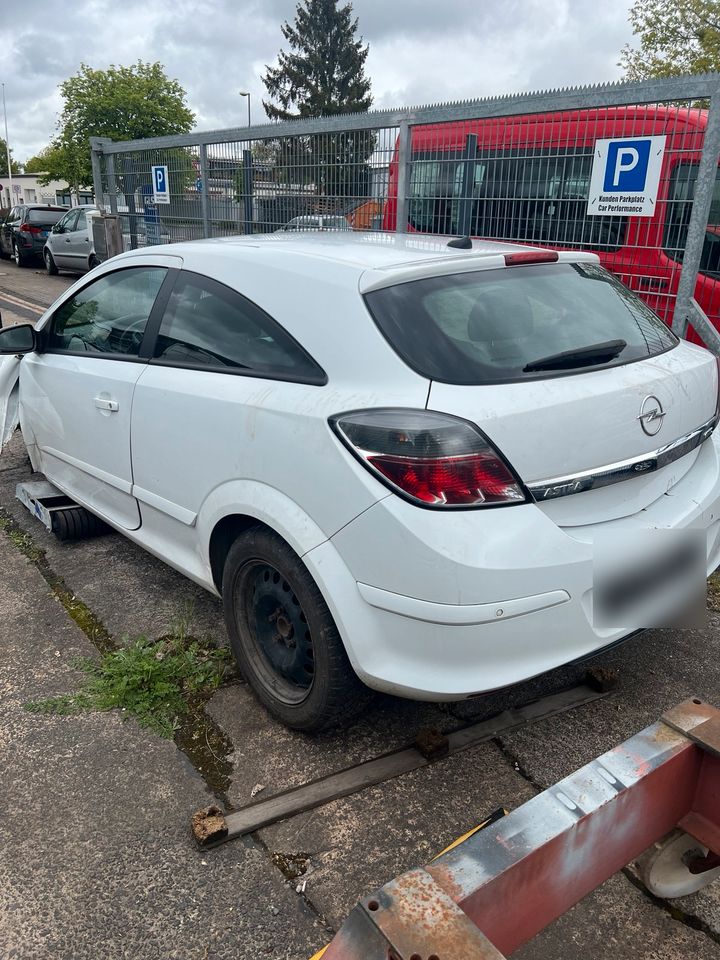 Opel Astra GTC Automatik Unfallschaden in Fulda