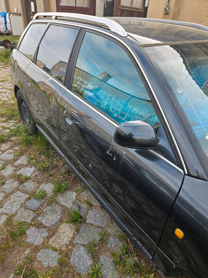 Schrottkarosse Audi A4B5 in Jessen (Elster)