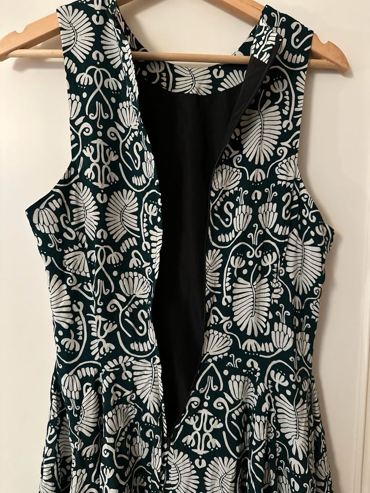Minikleid, Sommerkleid H&M Größe 36-38 dunkelgrün-weiß gemustert in Regensburg