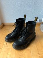 Schwarze Dr. Martens 1460 Schnürstiefel Glattleder Gr. 38 Niedersachsen - Hildesheim Vorschau