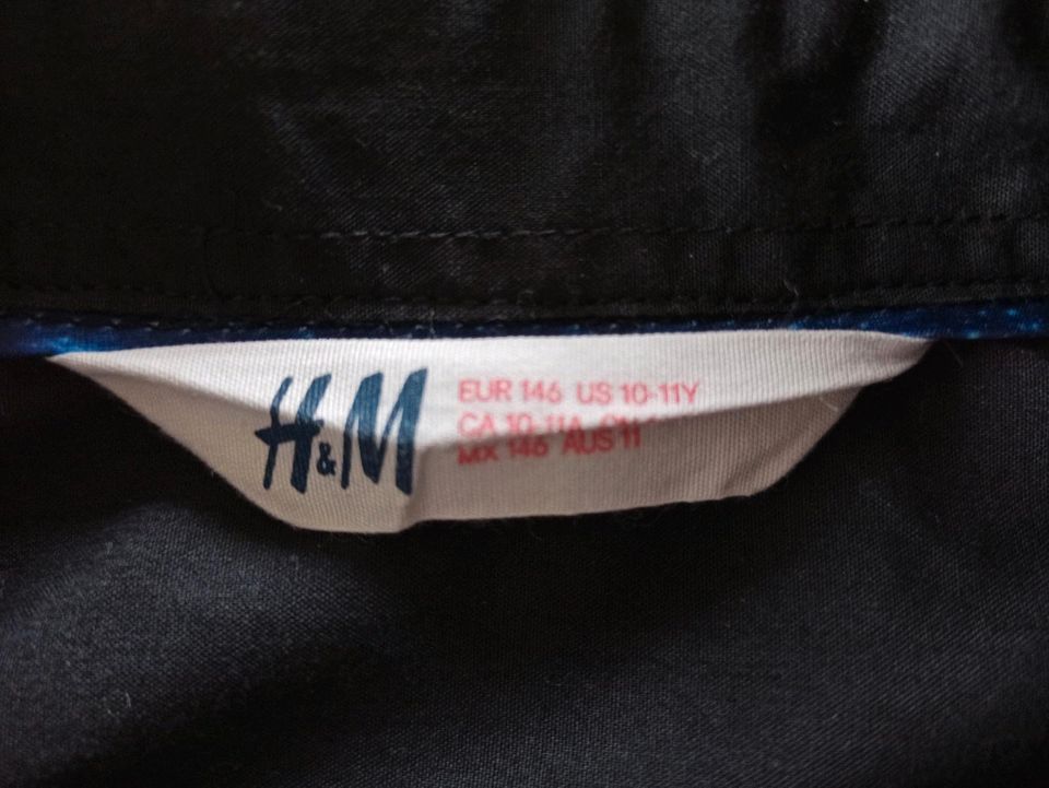 H&M Hemd mit Krawatte 146 schwarz festlich in Wertingen