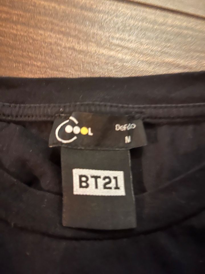 T-Shirt von BT21 in schwarz mit Aufdruck Gr. M in Neutraubling