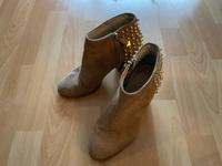 Wildleder Stiefeletten, Zara gr. 38, zu verschenken Essen - Essen-Werden Vorschau