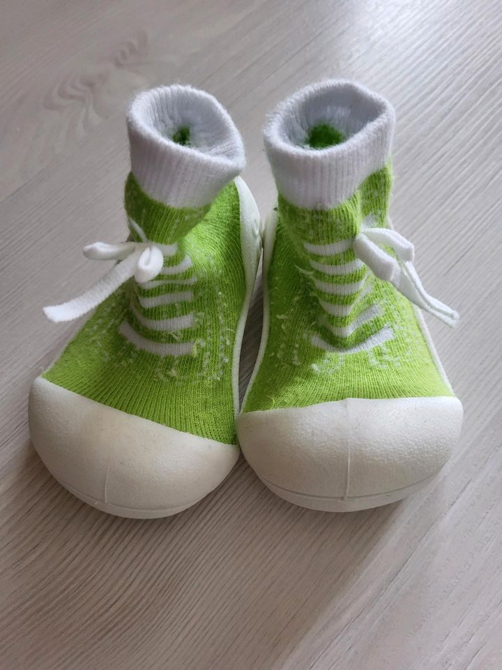 Sockenschuhe Barfußsocken Attipas Ergonomische Baby Lauflernschuh in Bad Vilbel