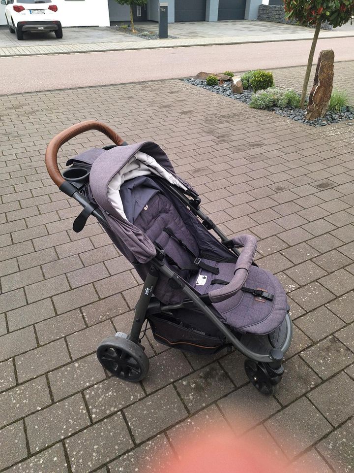 Jole Kinderwagen in Bitburg