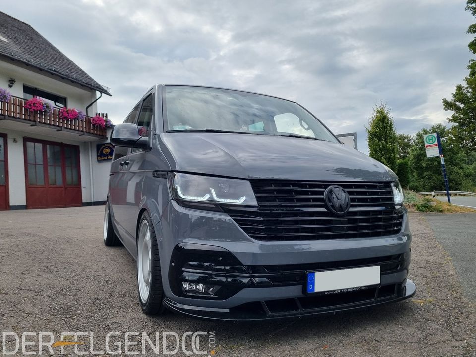 VW T6.1 Frontgrill schwarz Hochglanz mit VW Emblem Set California in  Nordrhein-Westfalen - Schmallenberg, Tuning & Styling Anzeigen