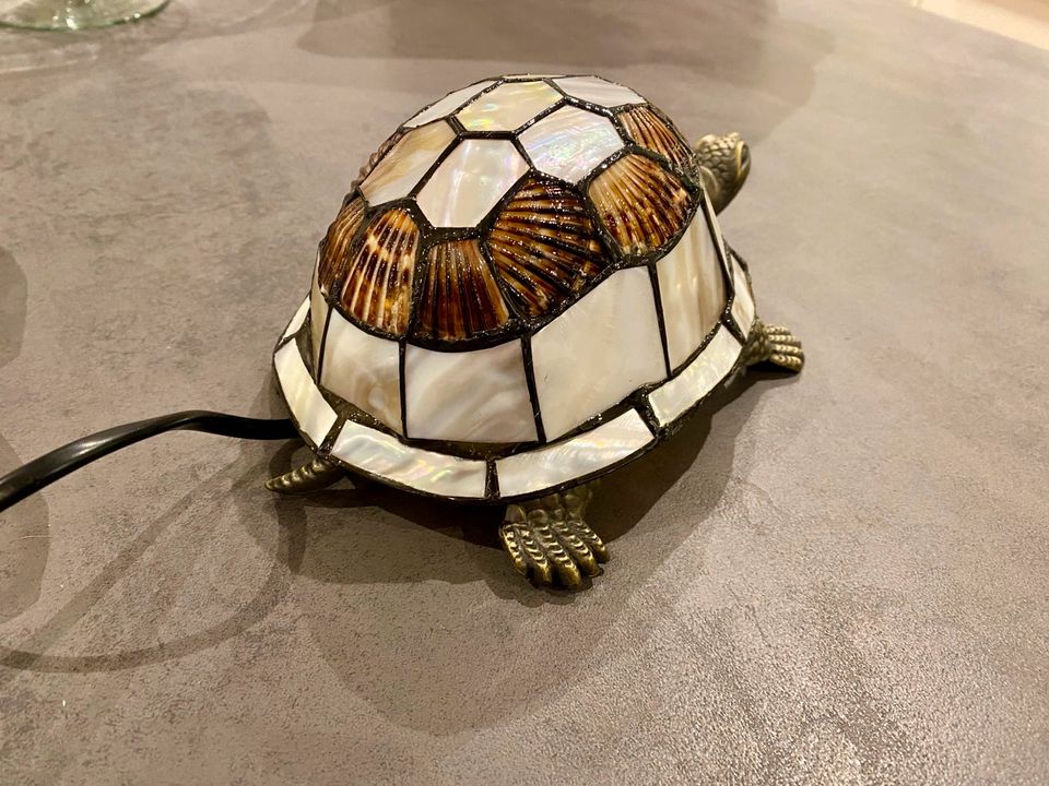Schildkrötenlampe aus Messing und Perlmutt Neu! in Detmold