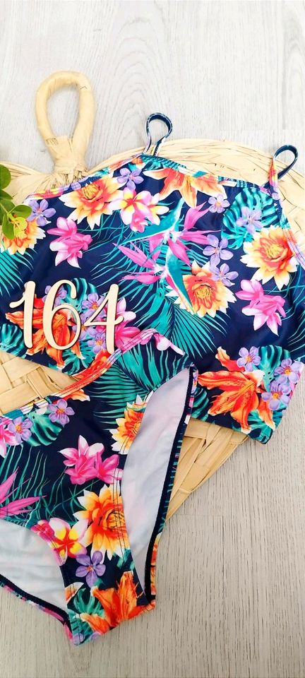 Mädchen Bikini neuwertig Gr. 164 Blumen in Homburg