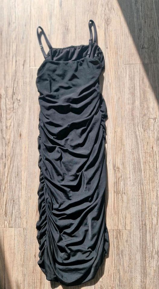 Trägerkleid Kleid Zara schwarz Gr.S in Oberriexingen