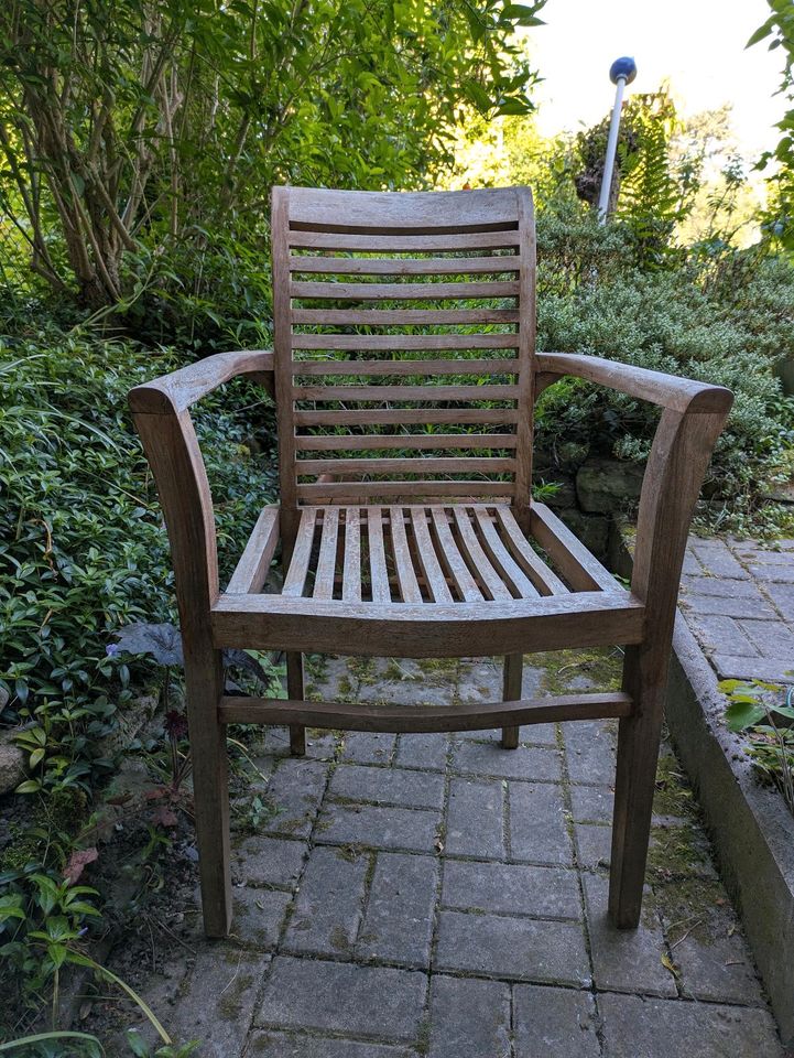 Teakholz-Stühle, stapelbar, 8 Stück, Preis pro Stück in Teutschenthal