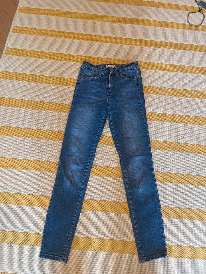 Pull&Bear jeans 34 blau in Hamburg