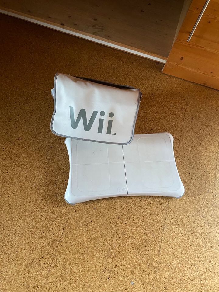Wii mit Balance Board usw in Weilbach